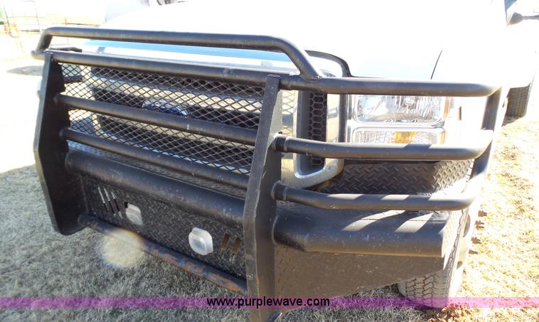 image for item J1299 2005 Ford F350 Super Duty XLT Crew Cab pickup truck
