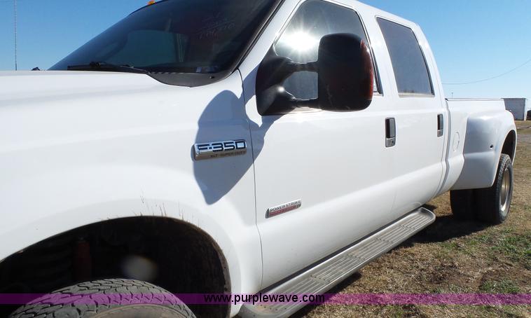 image for item J1299 2005 Ford F350 Super Duty XLT Crew Cab pickup truck