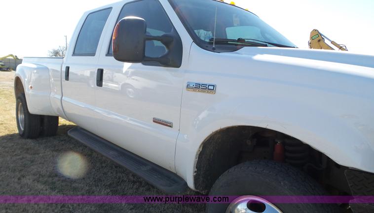 image for item J1299 2005 Ford F350 Super Duty XLT Crew Cab pickup truck