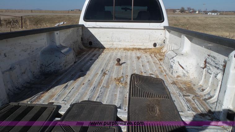 image for item J1299 2005 Ford F350 Super Duty XLT Crew Cab pickup truck