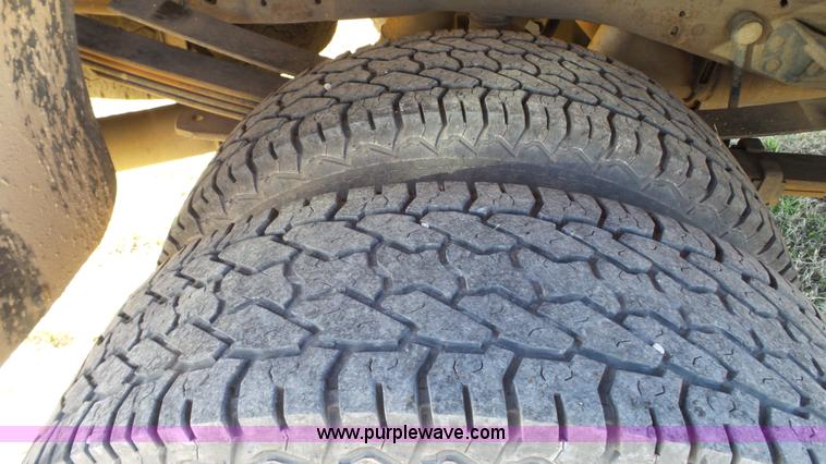 image for item J1299 2005 Ford F350 Super Duty XLT Crew Cab pickup truck