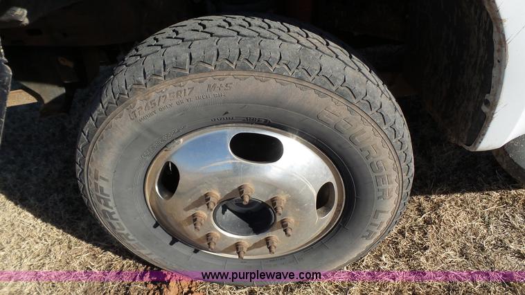 image for item J1299 2005 Ford F350 Super Duty XLT Crew Cab pickup truck