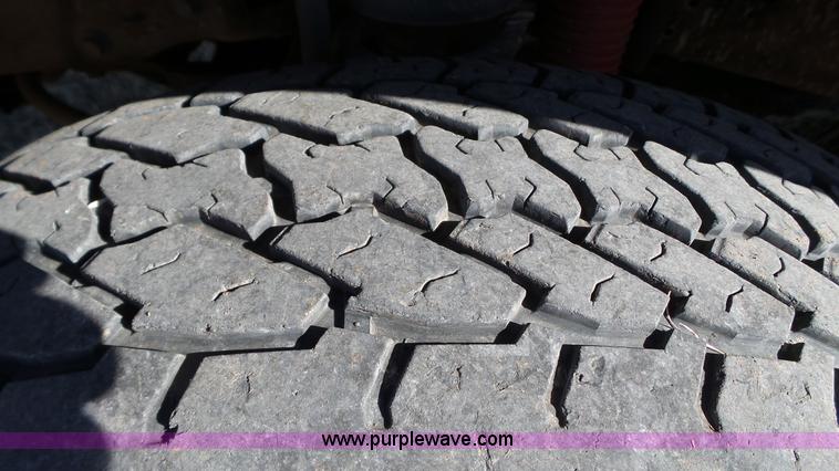 image for item J1299 2005 Ford F350 Super Duty XLT Crew Cab pickup truck