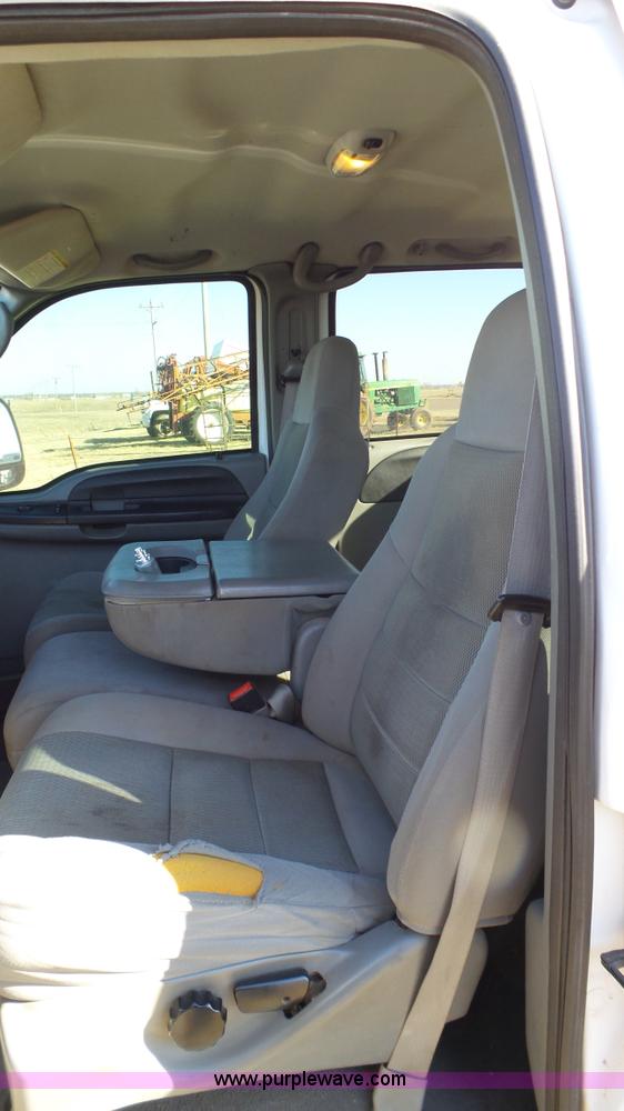 image for item J1299 2005 Ford F350 Super Duty XLT Crew Cab pickup truck