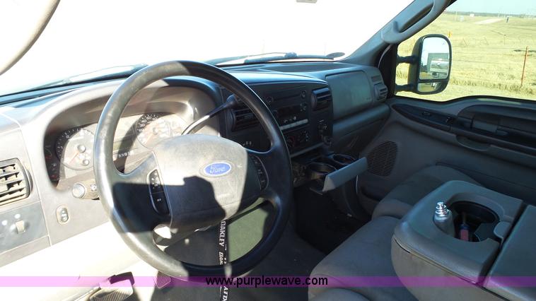 image for item J1299 2005 Ford F350 Super Duty XLT Crew Cab pickup truck