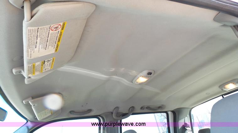 image for item J1299 2005 Ford F350 Super Duty XLT Crew Cab pickup truck