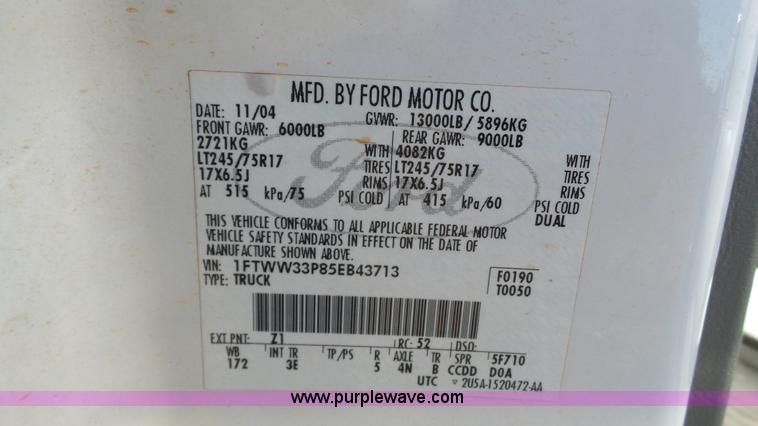 image for item J1299 2005 Ford F350 Super Duty XLT Crew Cab pickup truck