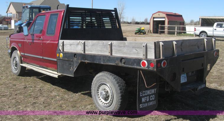 image for item J2882 1995 Ford F250 HD XLT SuperCab flatbed pickup truck