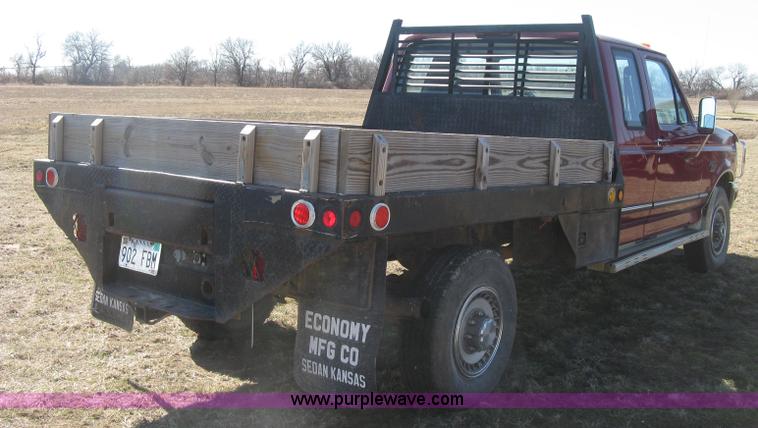 image for item J2882 1995 Ford F250 HD XLT SuperCab flatbed pickup truck