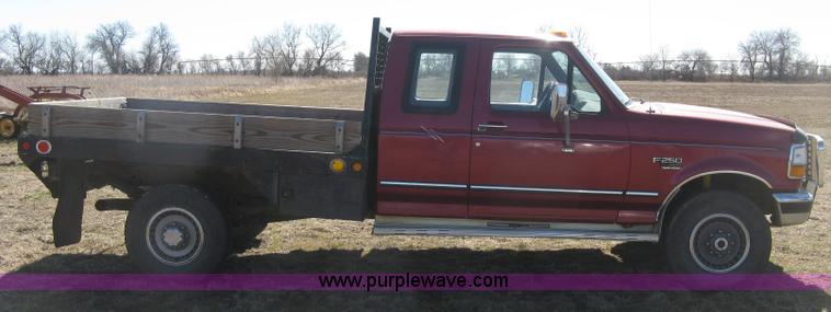 image for item J2882 1995 Ford F250 HD XLT SuperCab flatbed pickup truck
