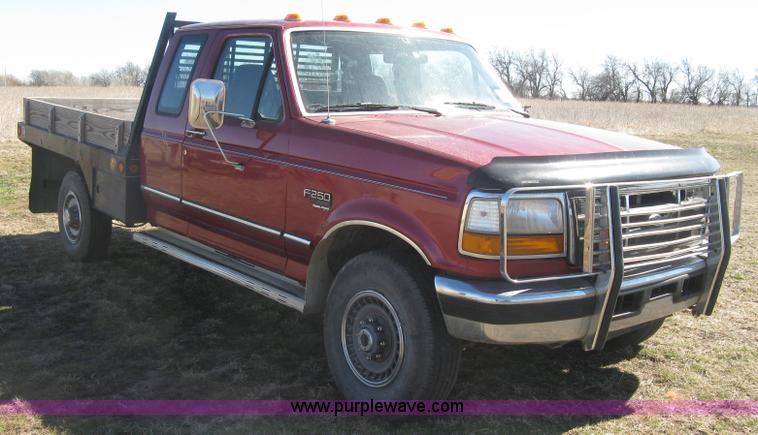 image for item J2882 1995 Ford F250 HD XLT SuperCab flatbed pickup truck