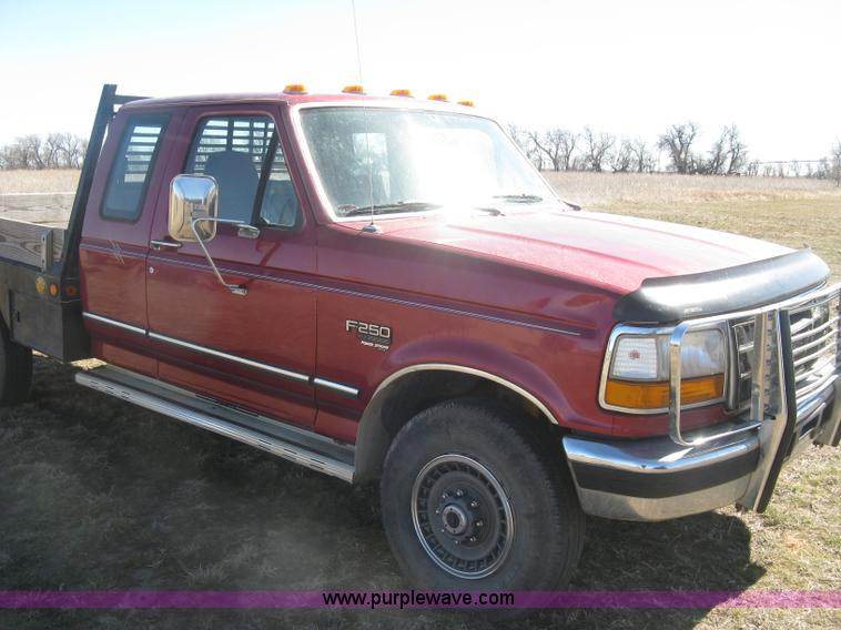 image for item J2882 1995 Ford F250 HD XLT SuperCab flatbed pickup truck