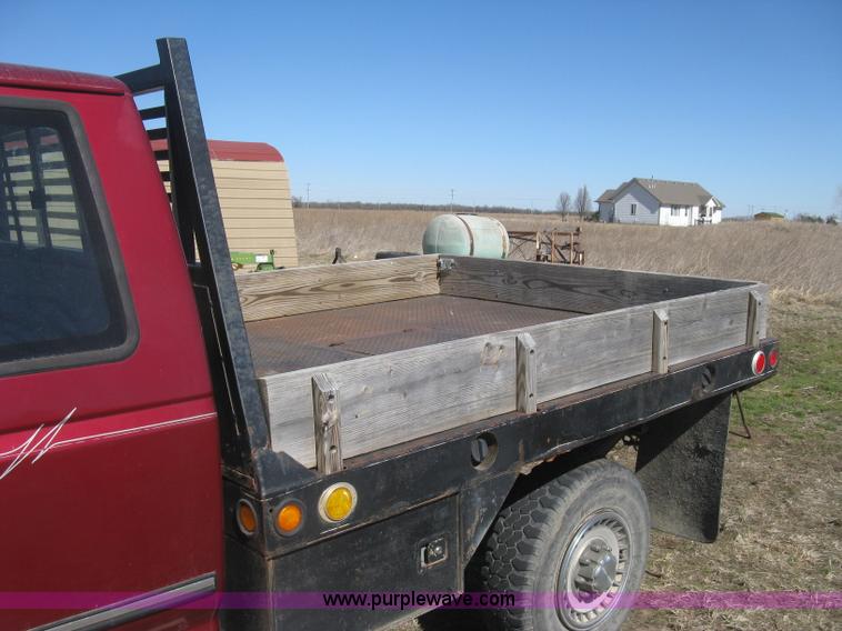 image for item J2882 1995 Ford F250 HD XLT SuperCab flatbed pickup truck