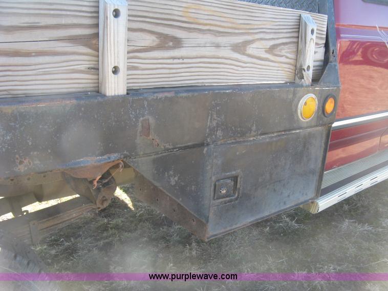 image for item J2882 1995 Ford F250 HD XLT SuperCab flatbed pickup truck