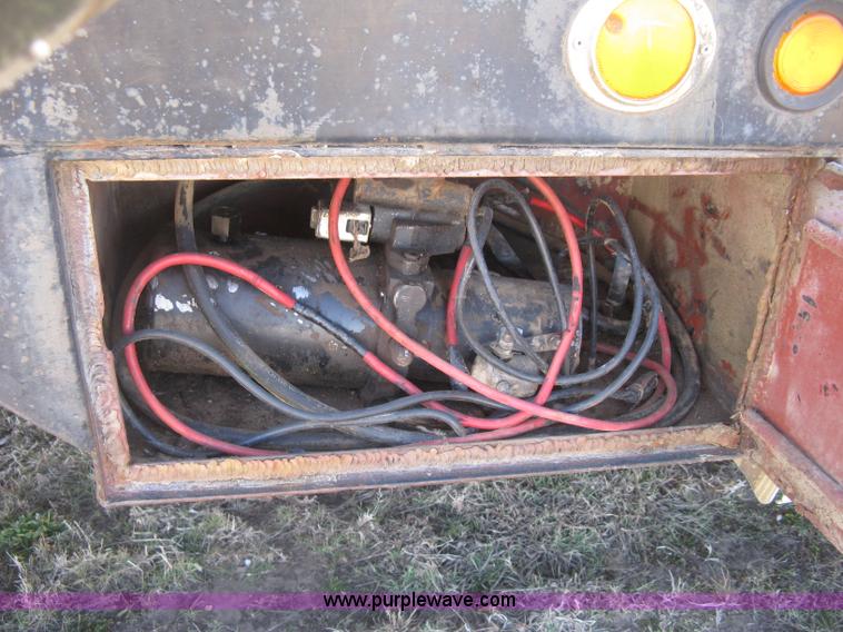 image for item J2882 1995 Ford F250 HD XLT SuperCab flatbed pickup truck