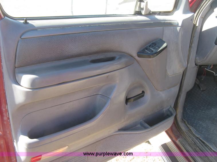 image for item J2882 1995 Ford F250 HD XLT SuperCab flatbed pickup truck