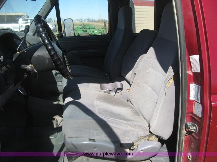 image for item J2882 1995 Ford F250 HD XLT SuperCab flatbed pickup truck