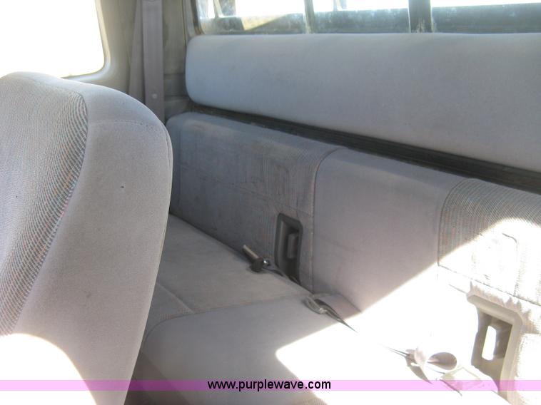 image for item J2882 1995 Ford F250 HD XLT SuperCab flatbed pickup truck