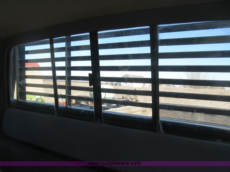 image for item J2882 1995 Ford F250 HD XLT SuperCab flatbed pickup truck