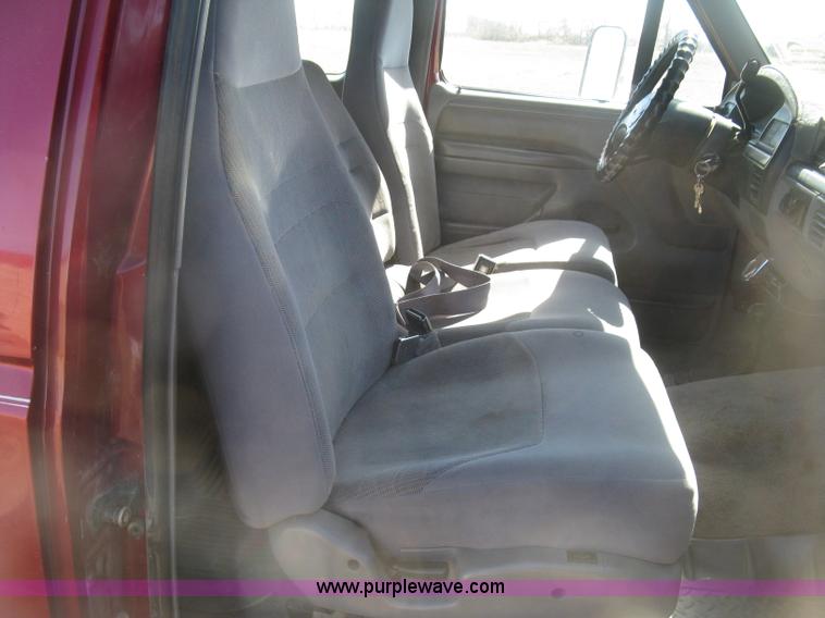 image for item J2882 1995 Ford F250 HD XLT SuperCab flatbed pickup truck