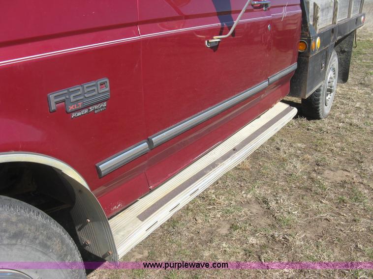 image for item J2882 1995 Ford F250 HD XLT SuperCab flatbed pickup truck