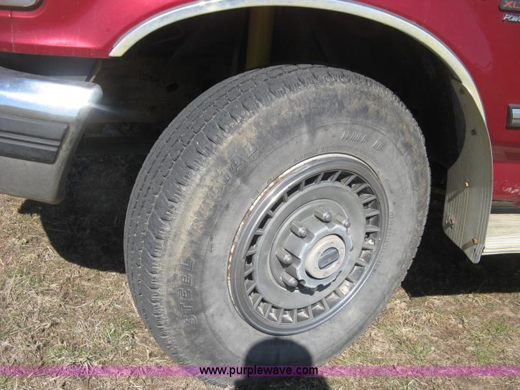 image for item J2882 1995 Ford F250 HD XLT SuperCab flatbed pickup truck