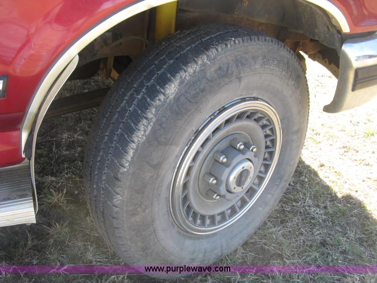 image for item J2882 1995 Ford F250 HD XLT SuperCab flatbed pickup truck