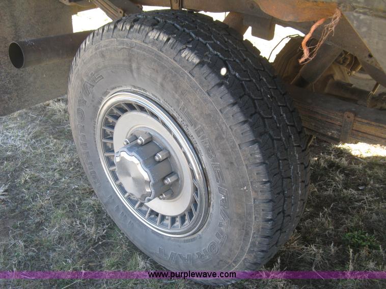 image for item J2882 1995 Ford F250 HD XLT SuperCab flatbed pickup truck