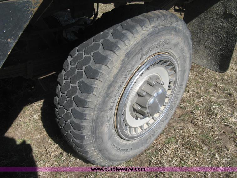 image for item J2882 1995 Ford F250 HD XLT SuperCab flatbed pickup truck