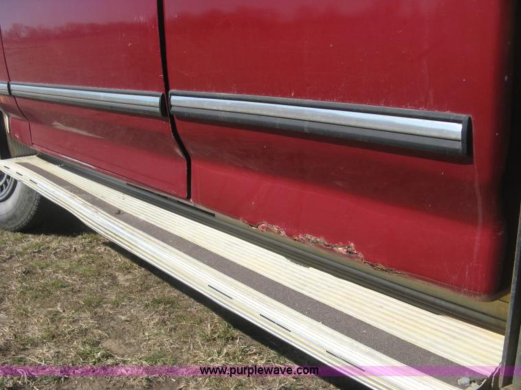 image for item J2882 1995 Ford F250 HD XLT SuperCab flatbed pickup truck