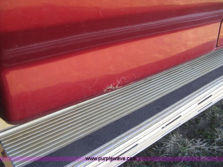 image for item J2882 1995 Ford F250 HD XLT SuperCab flatbed pickup truck