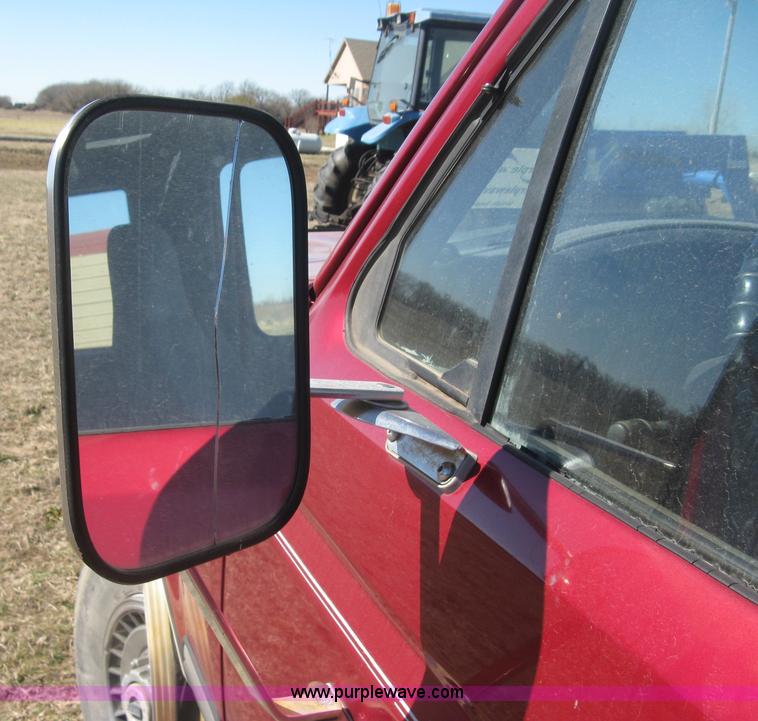 image for item J2882 1995 Ford F250 HD XLT SuperCab flatbed pickup truck