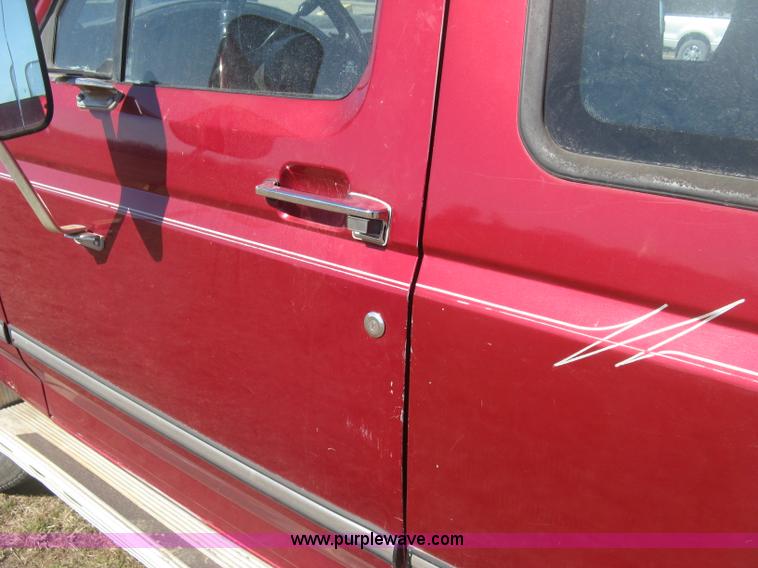 image for item J2882 1995 Ford F250 HD XLT SuperCab flatbed pickup truck