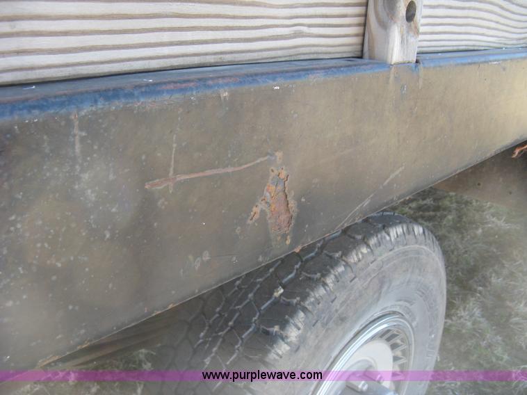 image for item J2882 1995 Ford F250 HD XLT SuperCab flatbed pickup truck