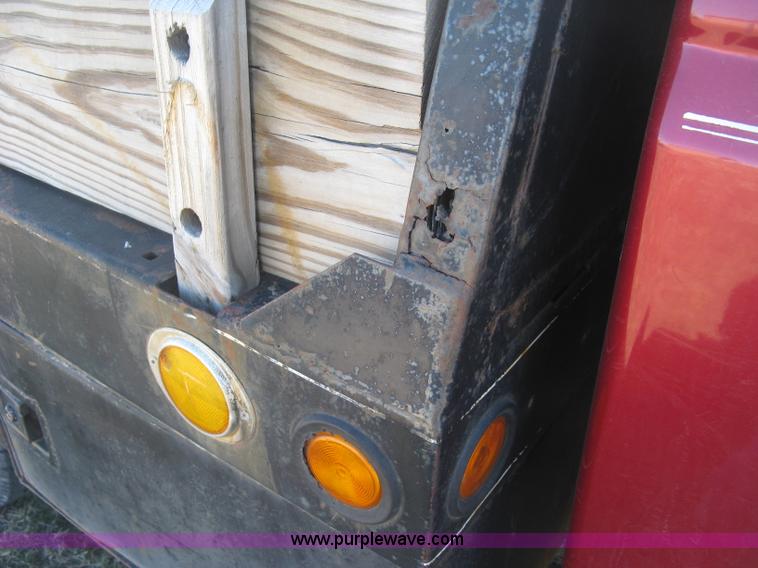 image for item J2882 1995 Ford F250 HD XLT SuperCab flatbed pickup truck