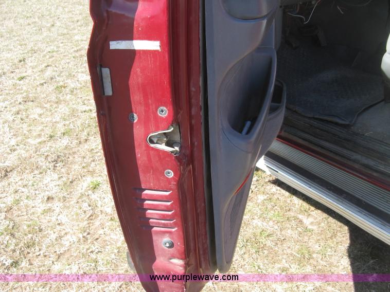 image for item J2882 1995 Ford F250 HD XLT SuperCab flatbed pickup truck