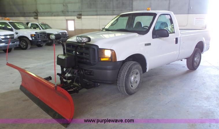 image for item J4738 2006 Ford F250 Super Duty pickup truck