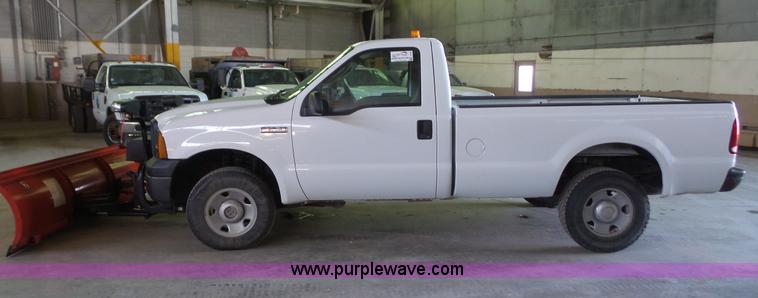 image for item J4738 2006 Ford F250 Super Duty pickup truck