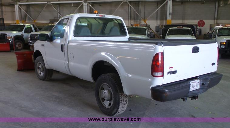 image for item J4738 2006 Ford F250 Super Duty pickup truck