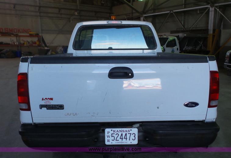 image for item J4738 2006 Ford F250 Super Duty pickup truck