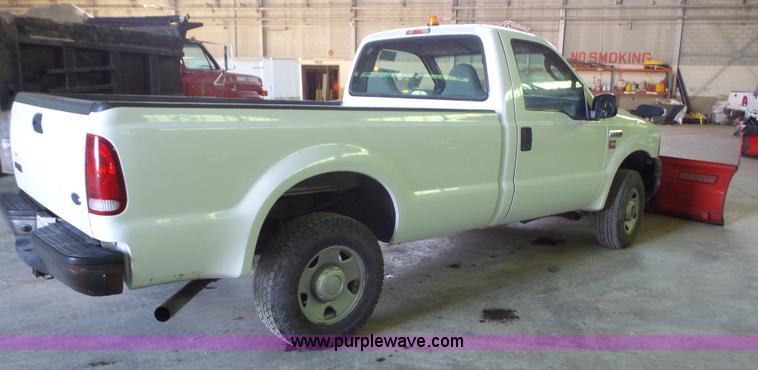image for item J4738 2006 Ford F250 Super Duty pickup truck