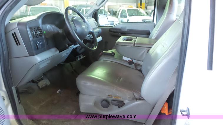 image for item J4738 2006 Ford F250 Super Duty pickup truck