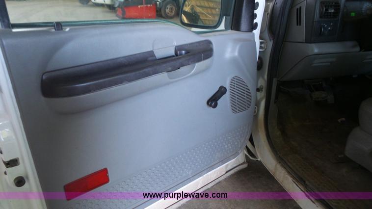 image for item J4738 2006 Ford F250 Super Duty pickup truck