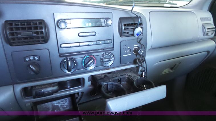 image for item J4738 2006 Ford F250 Super Duty pickup truck