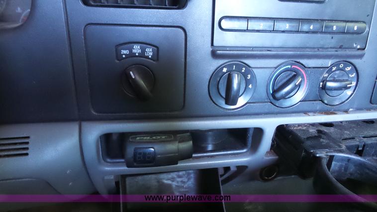 image for item J4738 2006 Ford F250 Super Duty pickup truck