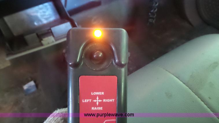 image for item J4738 2006 Ford F250 Super Duty pickup truck