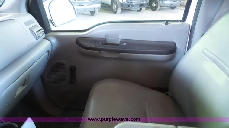 image for item J4738 2006 Ford F250 Super Duty pickup truck