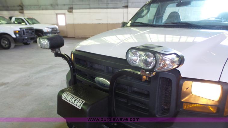 image for item J4738 2006 Ford F250 Super Duty pickup truck