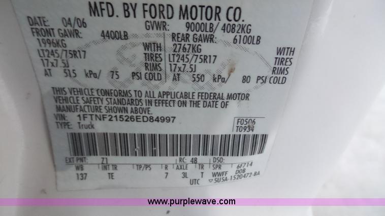 image for item J4738 2006 Ford F250 Super Duty pickup truck