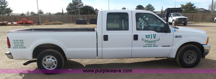 image for item J6206 2001 Ford F250 Super Duty XL Crew Cab pickup truck